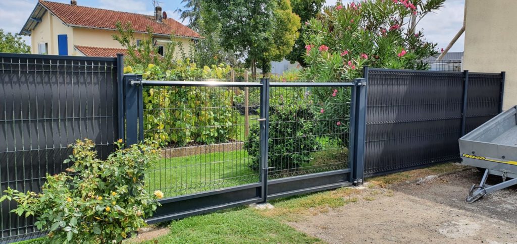 clôture et portail en panneau rigide