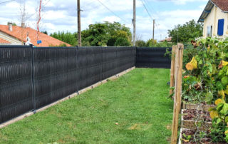 clôture rigide avec panneaux occultants